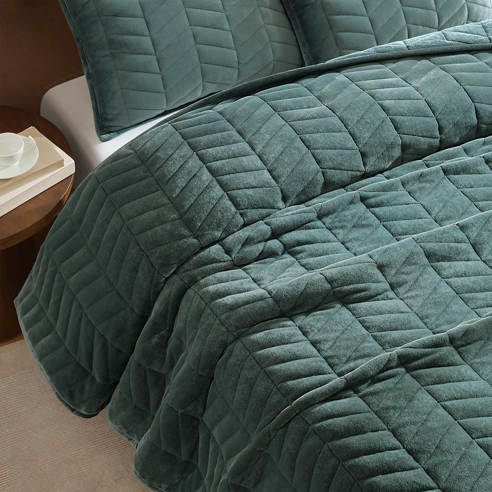 Twin/Twin XL Chevron Quilt Set - Navy