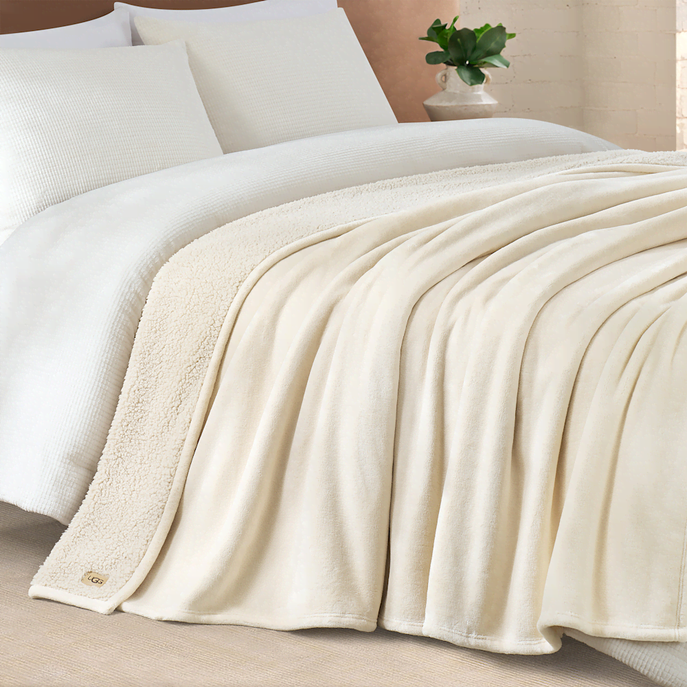 Extra-Large Plush Polyester Throw - Coffee Berry
